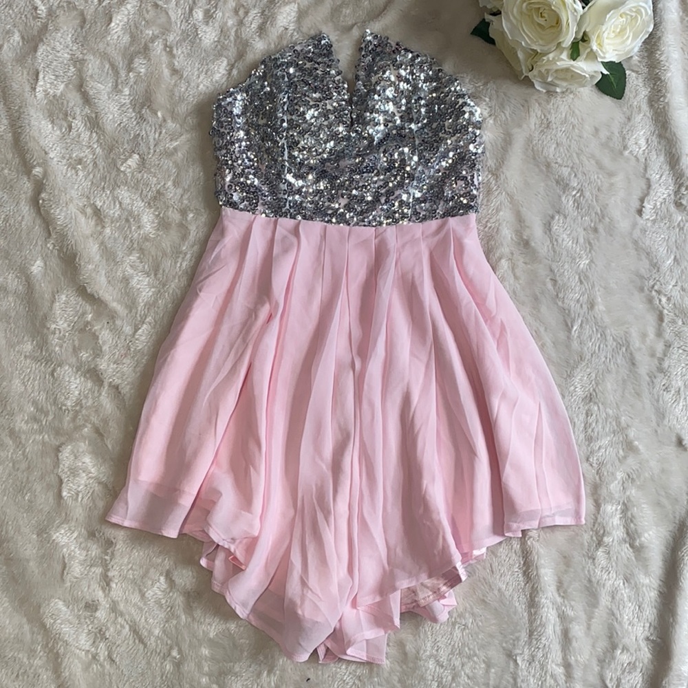 XENIA BNWT STRAPLESS PINK/SILVER ROMPER